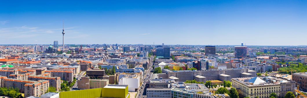 Panoramablick über Berlin mit Fernsehturm im Hintergrund