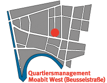 Grafik: Logo QM Moabit West - Kartenausschnitt mit rotem Punkt am Standort, darunter Schriftzug